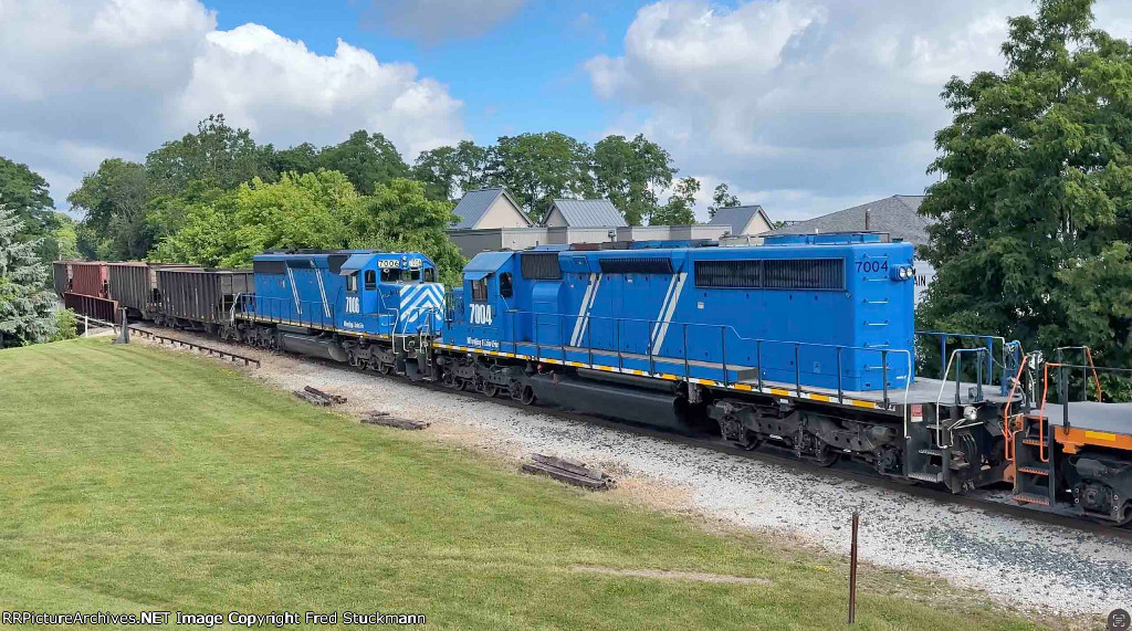 WE 7006 & 7004 add their strength to this 100 +/- car effort.